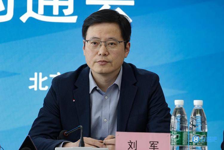实力导演曹保平在电影《狗十三》中突破题材类型，让国产青春影片回归;真实本源，卸去矫饰妆容，素颜直面每个人都经历过的成长回忆